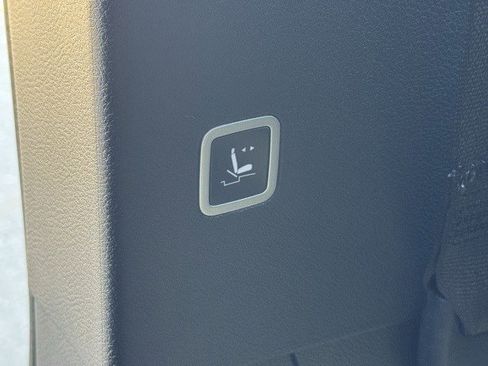 New 2026 Chrysler Pacifica Select image 37