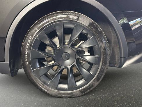 Used 2024 Tesla Model Y Long Range RWD image 12