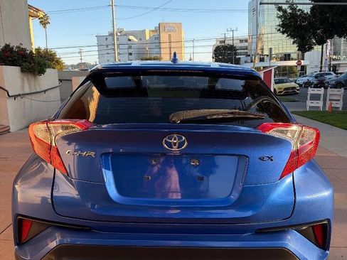 Used 2019 Toyota C-HR Limited image 6