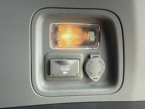 Used 2019 Toyota Sienna XLE image 30