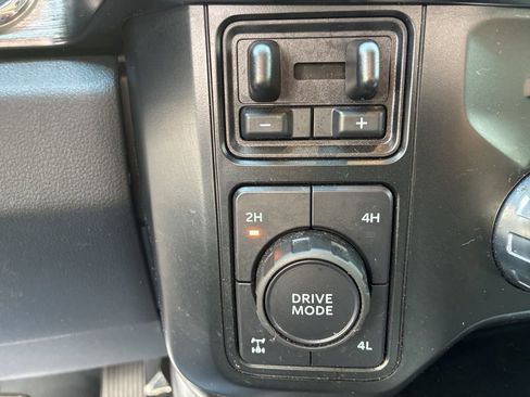 Used 2023 Ford F250 Lariat w/ Lariat Ultimate Package AWD/4WD image 14