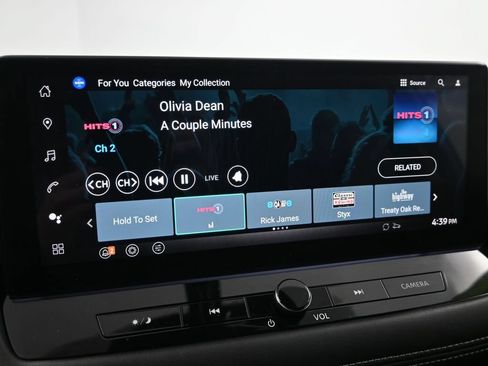Used 2025 Nissan Rogue SL FWD image 18