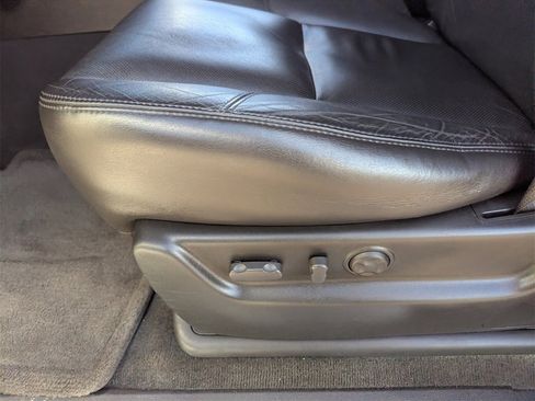 Used 2010 Cadillac Escalade ESV Premium image 31