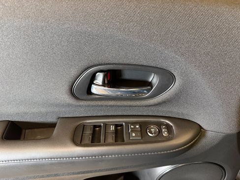 Used 2021 Honda HR-V LX image 17