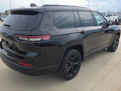 Used 2023 Jeep Grand Cherokee L Laredo AWD/4WD image 5