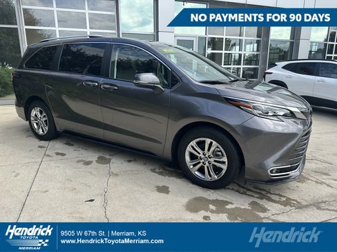 Used 2024 Toyota Sienna Platinum AWD/4WD image 1