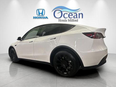 Used 2022 Tesla Model Y Long Range image 3