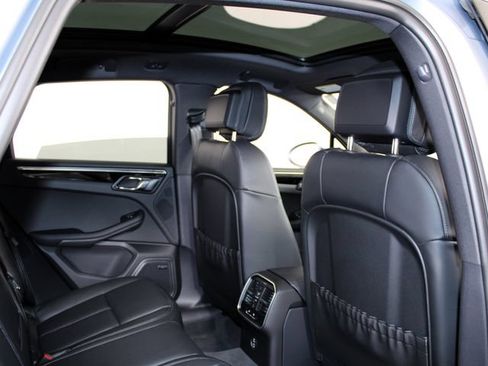 Certified 2026 Porsche Macan AWD/4WD image 22