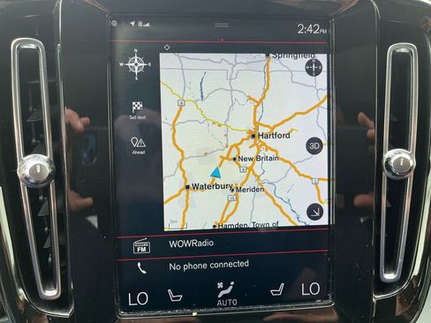 Used 2019 Volvo XC40 T5 R-Design image 11