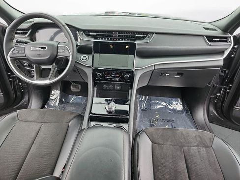 Used 2023 Jeep Grand Cherokee L Laredo AWD/4WD image 9