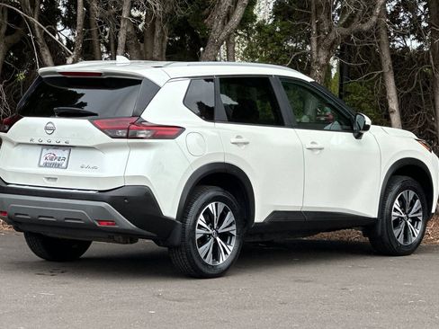 Used 2023 Nissan Rogue SV w/ SV Premium Package image 4