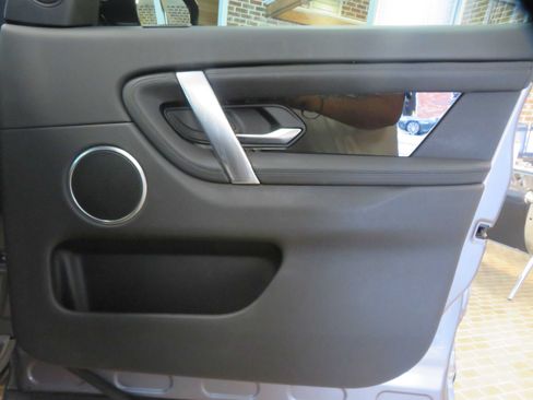 Used 2020 Land Rover Discovery Sport AWD/4WD image 23