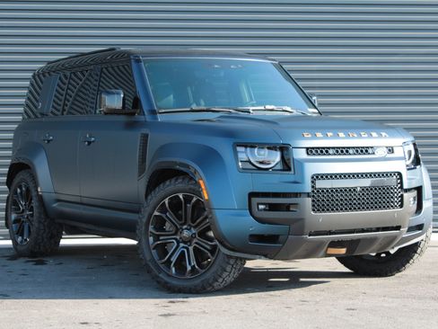 Used 2026 Land Rover Defender 110 OCTA image 3