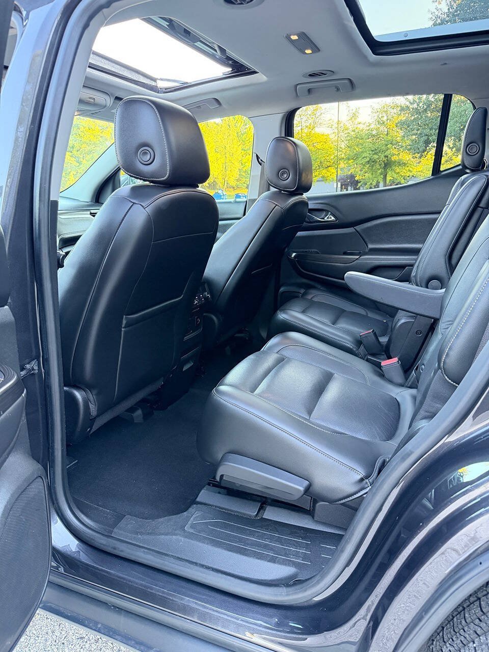 Used 2017 GMC Acadia SLT w/ LPO, Floor Liner Package AWD/4WD image 35