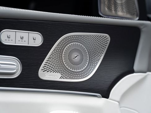 Used 2024 Mercedes-Benz Maybach GLS 600 4MATIC image 59