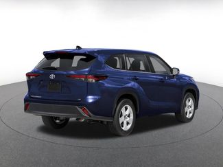 Used 2025 Toyota Highlander LE FWD video 2