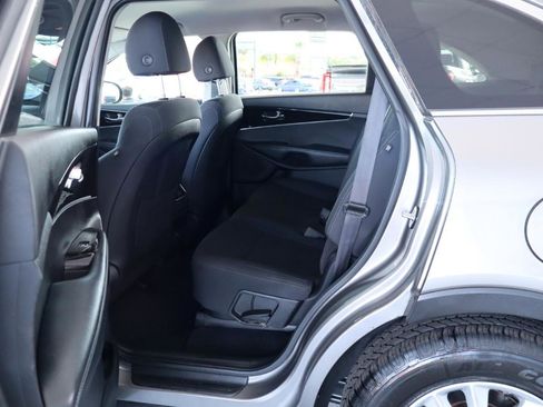 Used 2019 Kia Sorento FWD V6 image 27