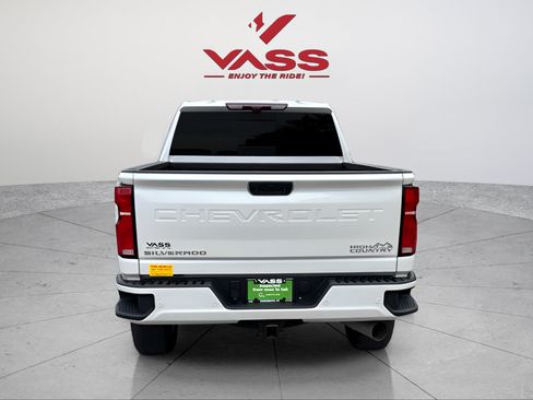 Used 2025 Chevrolet Silverado 2500 High Country w/ High Country Premium Package AWD/4WD image 4