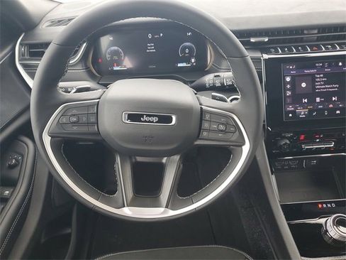 New 2025 Jeep Grand Cherokee L Altitude image 15
