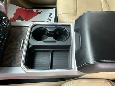 Used 2019 Ford F250 Lariat w/ Chrome Package image 19