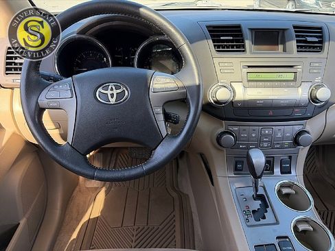 Used 2010 Toyota Highlander SE image 26