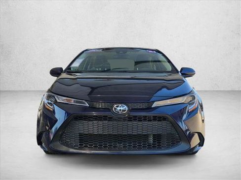Used 2021 Toyota Corolla LE FWD image 2