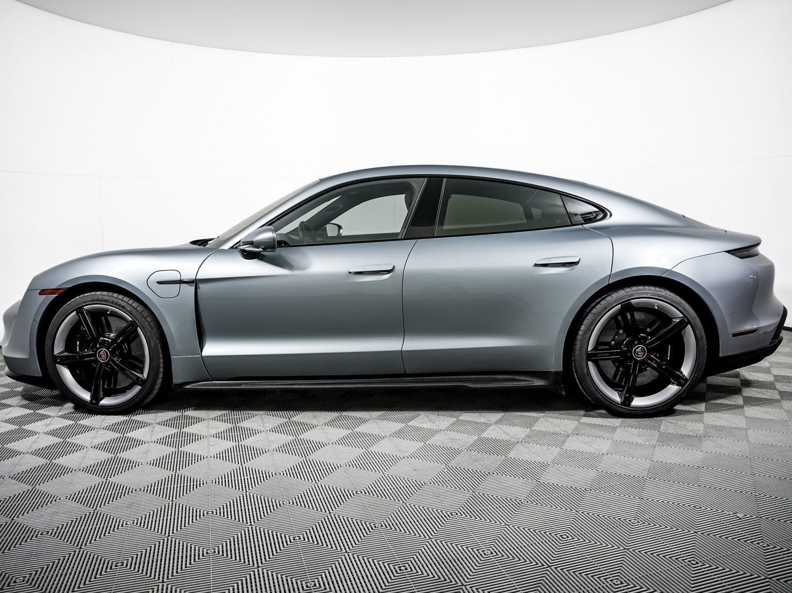 Certified 2020 Porsche Taycan Turbo S AWD/4WD image 2