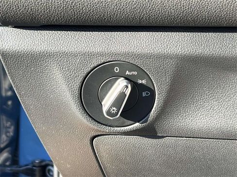 Used 2025 Volkswagen Jetta Sport image 21