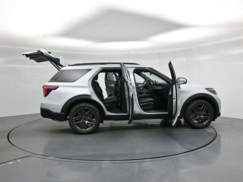New 2026 Ford Explorer ST-Line RWD image 4