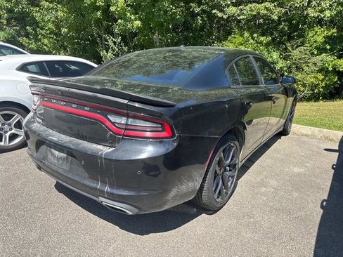 Used 2019 Dodge Charger SXT w/ Blacktop Package RWD image 11