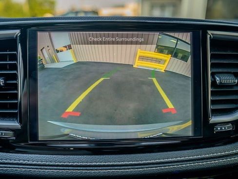 Used 2025 Chrysler Pacifica Limited FWD image 32