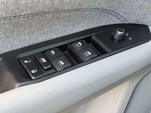 Used 2022 Jeep Compass Latitude w/ Sun and Sound Group FWD image 22