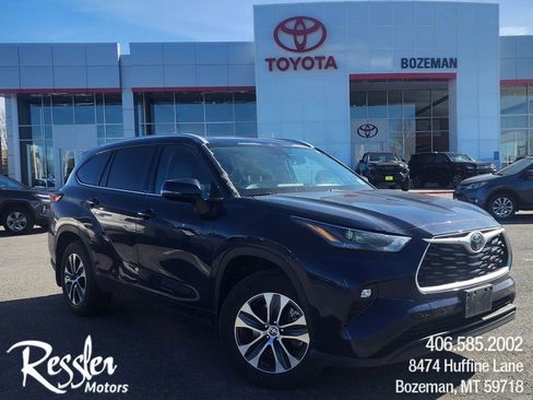Used 2022 Toyota Highlander XLE AWD/4WD image 1