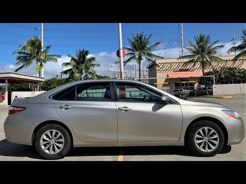 Used 2017 Toyota Camry LE FWD image 4