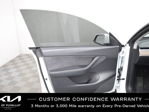 Used 2022 Tesla Model Y Performance image 9