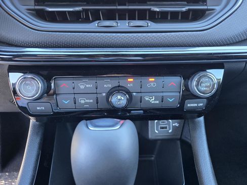 New 2026 Jeep Compass Latitude image 13