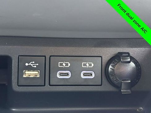 Used 2023 Toyota Highlander L image 19