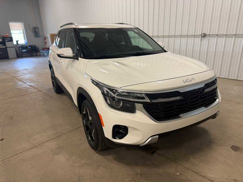 Used 2024 Kia Seltos EX AWD/4WD image 2