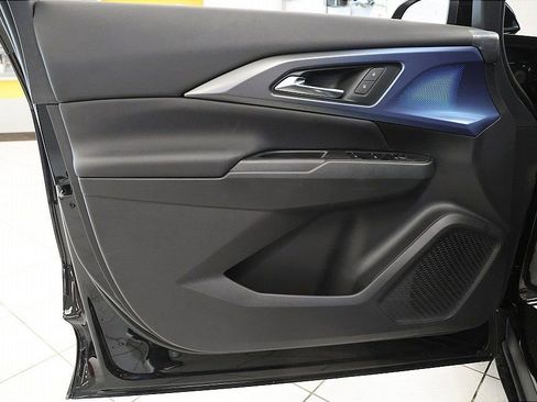 New 2025 Chevrolet Equinox EV LT image 25