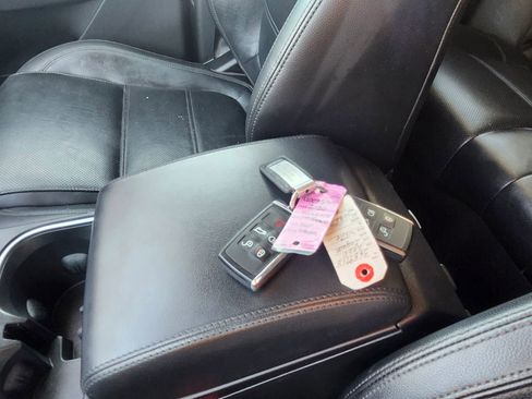 Used 2020 Jaguar E-PACE SE image 33