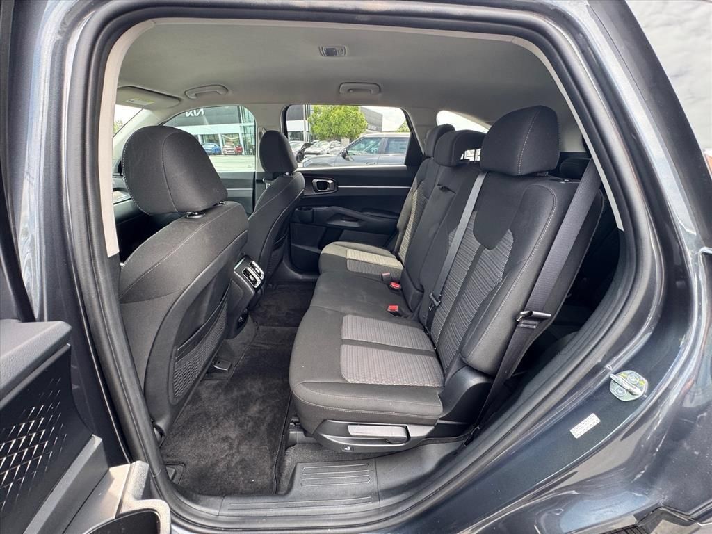 Certified 2023 Kia Sorento LX FWD image 11