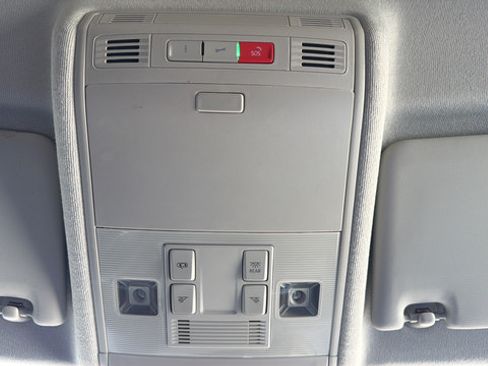 Used 2024 Volkswagen Tiguan SE AWD/4WD image 9
