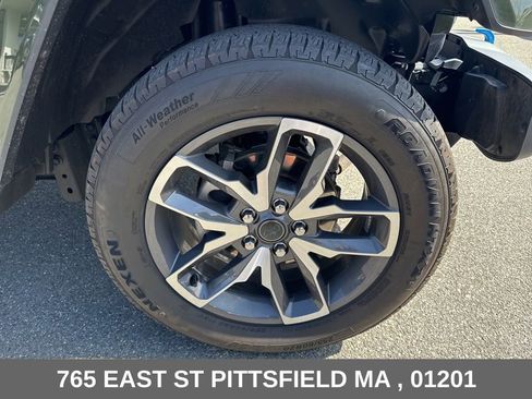 Used 2024 Jeep Wrangler Unlimited w/ Convenience Group AWD/4WD image 29