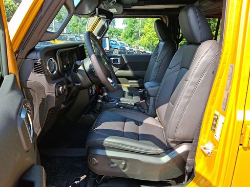 New 2026 Jeep Wrangler Unlimited Sahara w/ Whitecap Package AWD/4WD image 9