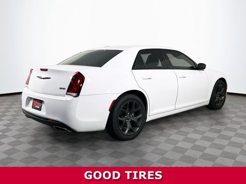 Used 2023 Chrysler 300 Touring w/ Sport Appearance Package image 29