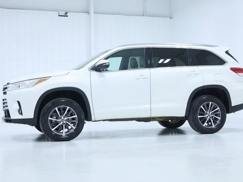 Used 2017 Toyota Highlander XLE image 7