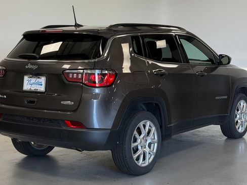 Used 2023 Jeep Compass Latitude w/ Sun and Sound Group AWD/4WD image 3