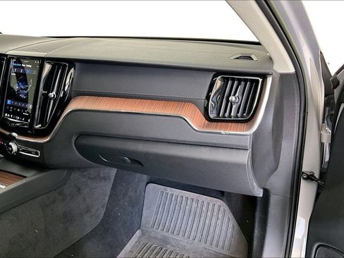 Certified 2023 Volvo XC60 B5 Ultimate w/ Climate Package image 20