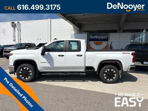 Used 2021 Chevrolet Silverado 2500 W/T w/ WT Fleet Convenience Package AWD/4WD image 2