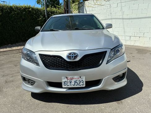 Used 2011 Toyota Camry SE w/ SE Extra-Value Pkg #1 FWD image 3